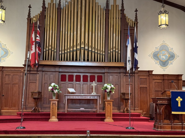 The War Memorial Pipe Organ at St. Andrew's was built by Kney and Bright from London, Ontario and installed in 1957. It boasts 852 pipes and was dedicated to the members of the church who died in the two world wars.