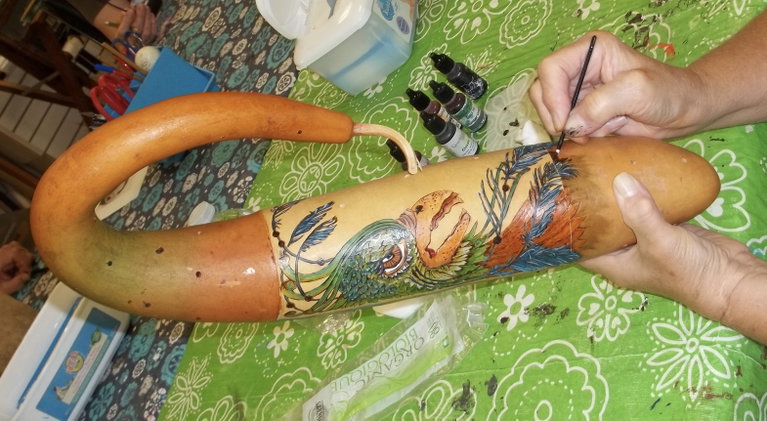 Dying a design on a hard-shelled gourd rainstick