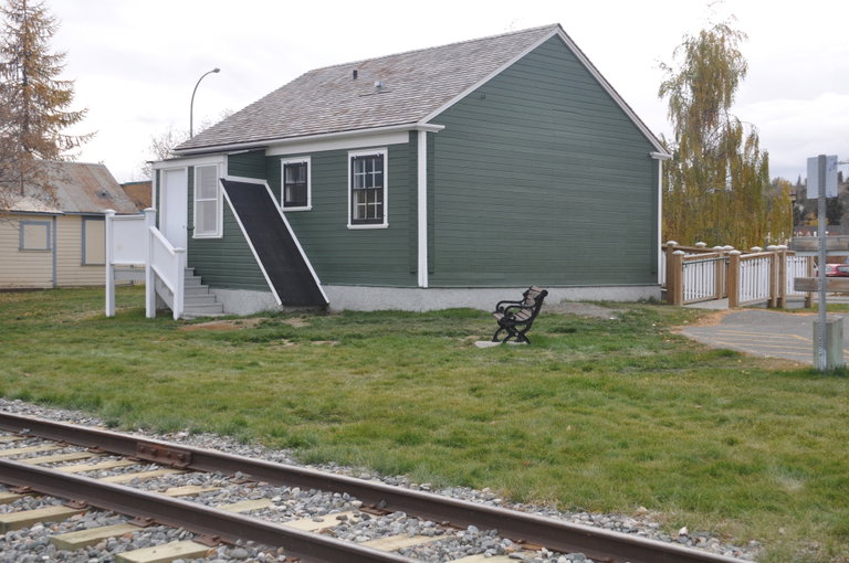 Back of a one-story green house