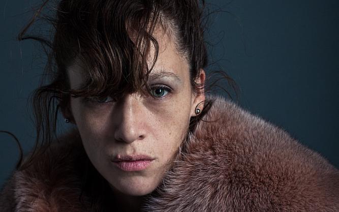 Head shot of Lara Kramer.