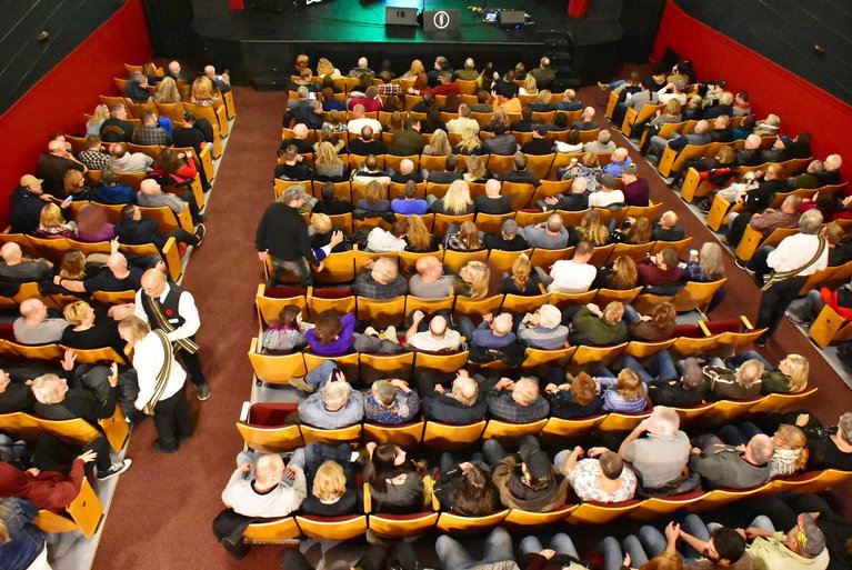 Full audience, as seen from above