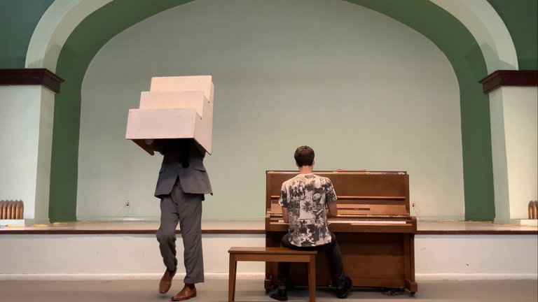 Ian Mozdzen / Leo Chicatun (piano)