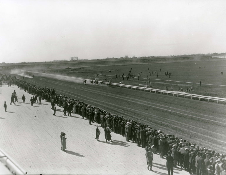 In the Home Stretch, City of Richmond Archives photograph #2001 9 34